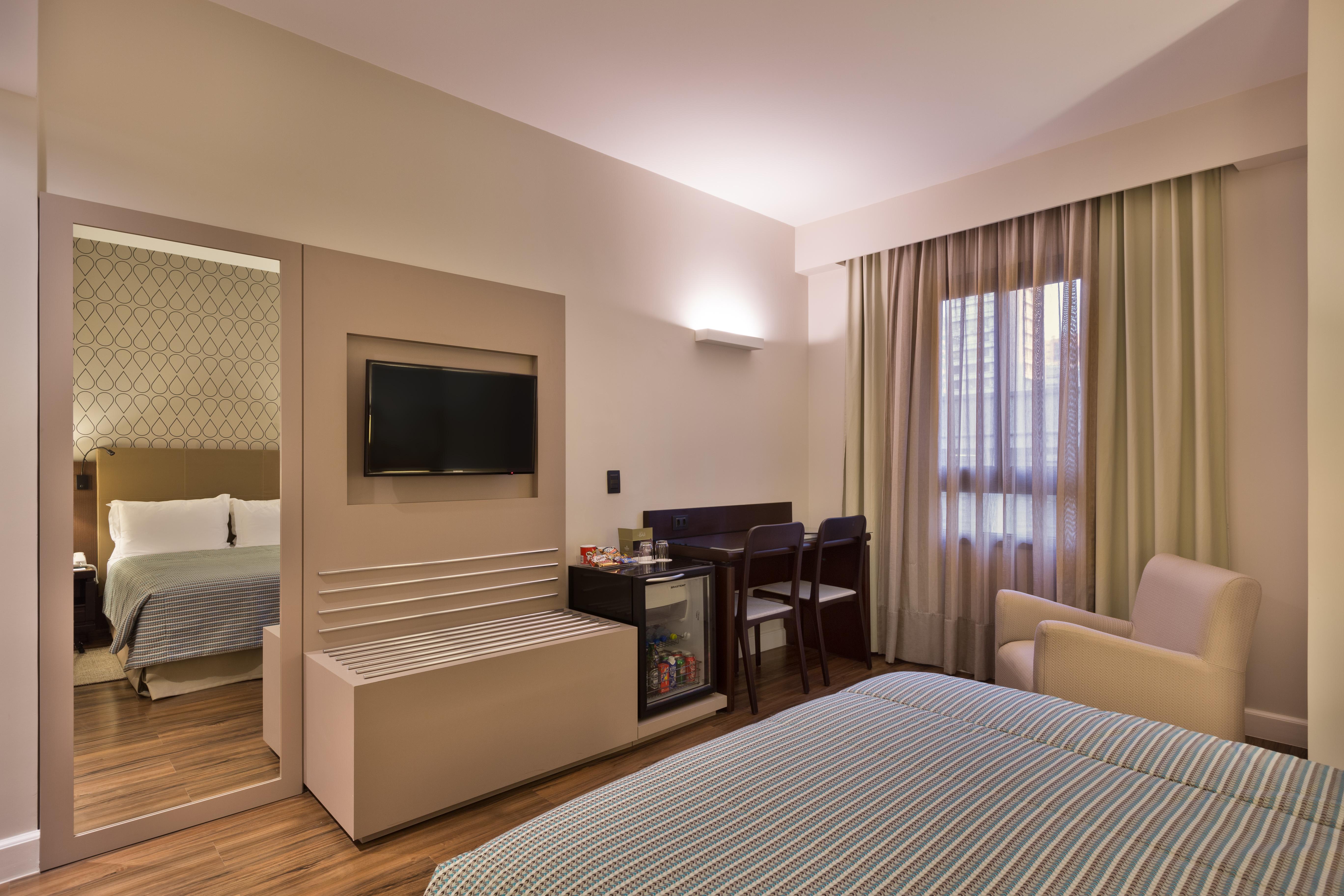 Bourbon Hotel & Suites كوريتيبا المظهر الخارجي الصورة A room at the hotel