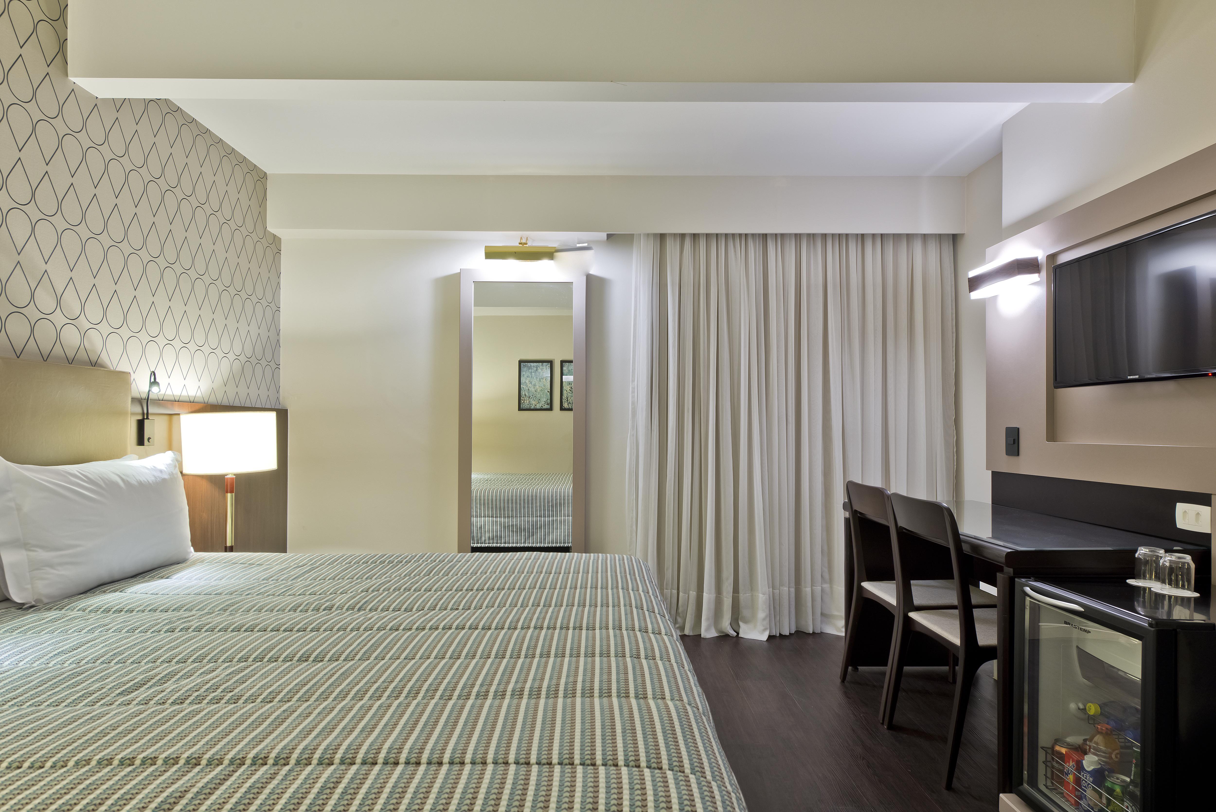 Bourbon Hotel & Suites كوريتيبا المظهر الخارجي الصورة A typical room at the hotel