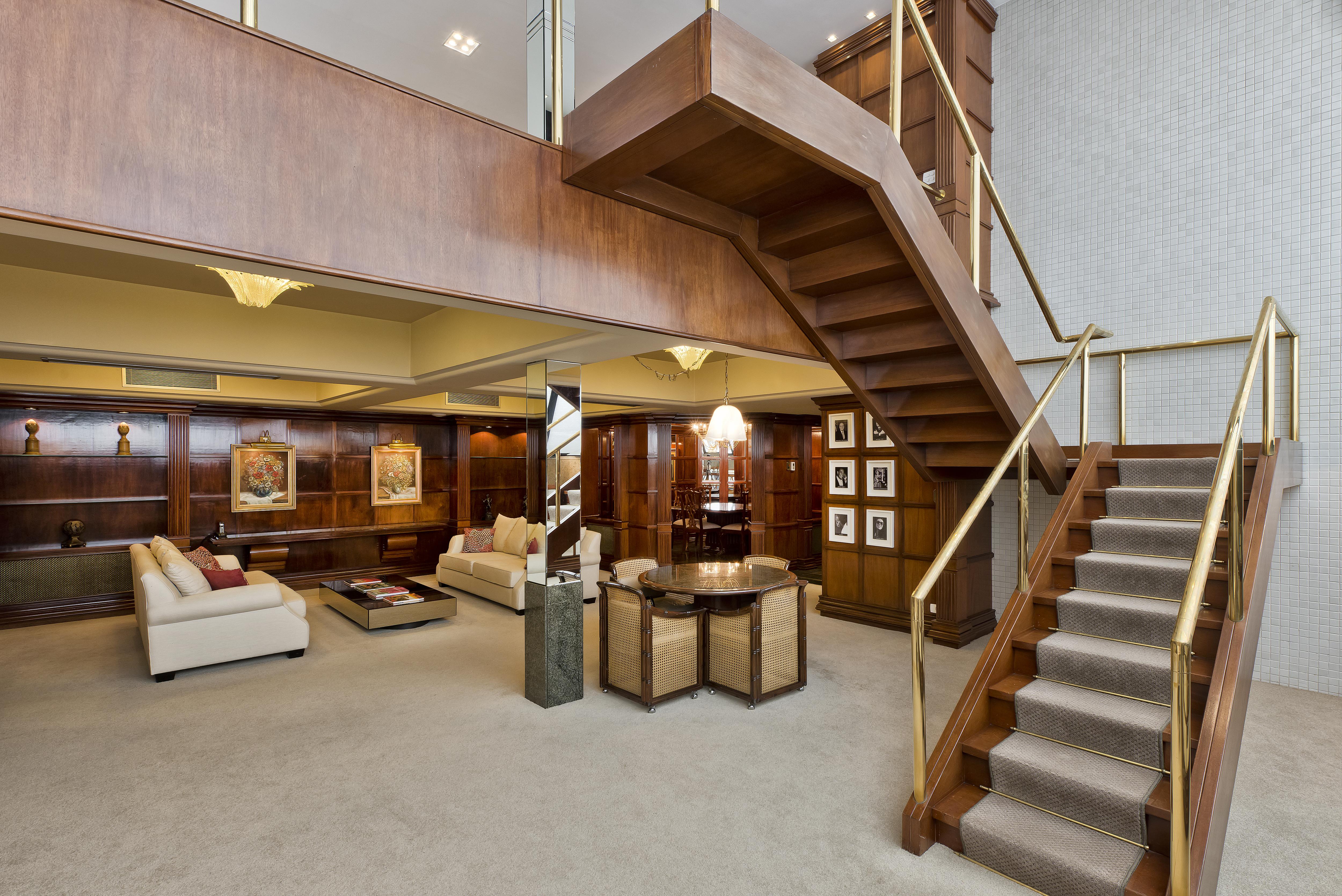 Bourbon Hotel & Suites كوريتيبا المظهر الخارجي الصورة The interior of the 100 m (330 ft) yacht Force Blue