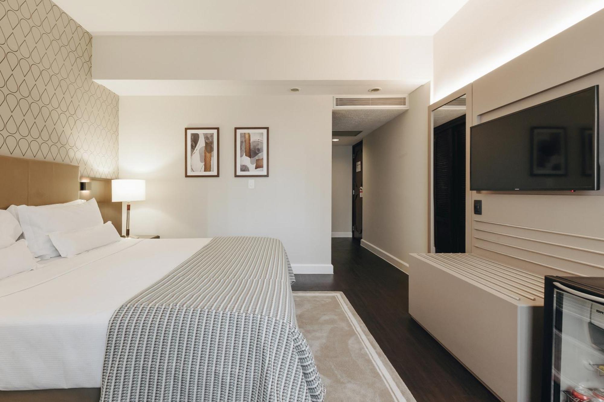 Bourbon Hotel & Suites كوريتيبا المظهر الخارجي الصورة A room at the hotel